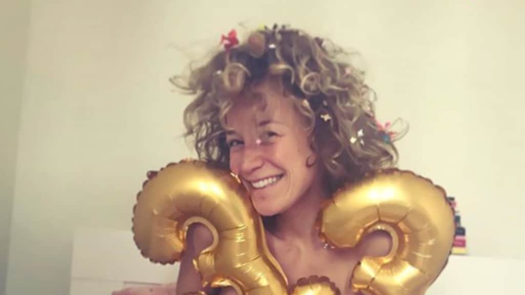 Feest! Anouk Maas mag 33 kaarsjes uitblazen