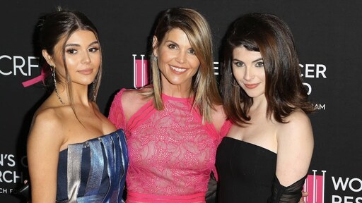 Dochter Lori Loughlin niet uit studentenvereniging gekickt