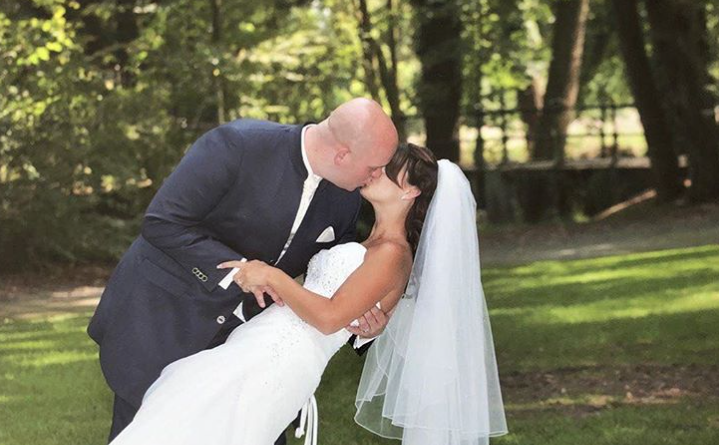 Darter Michael van Gerwen viert vijf jaar liefde