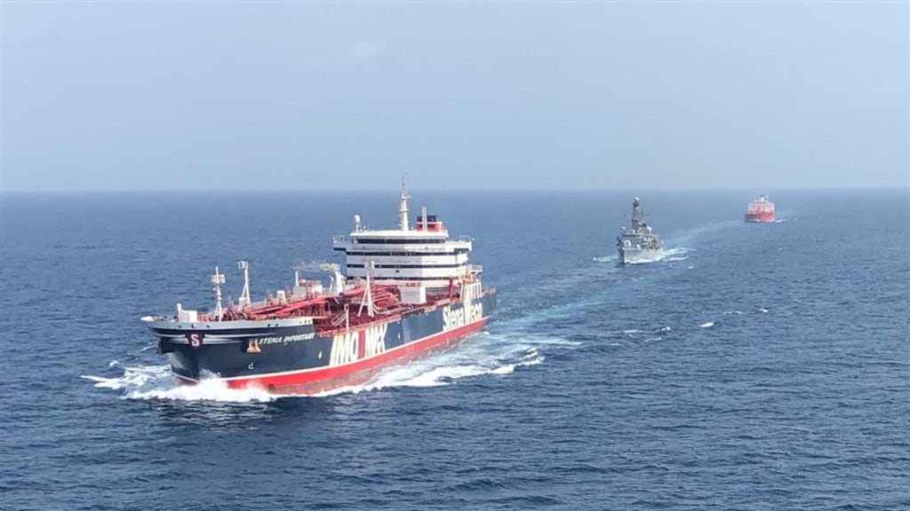 Wel of niet varen na wapenstilstand? Zo'n 100 Nederlandse schepen nog vast