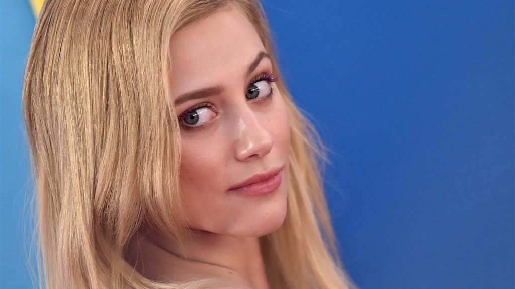 Lili Reinhart feliciteert Cole Sprouse met zoetsappig gedichtje