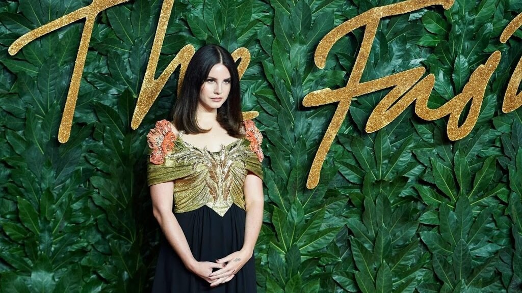 Lana Del Rey geïnspireerd door schietpartijen in VS