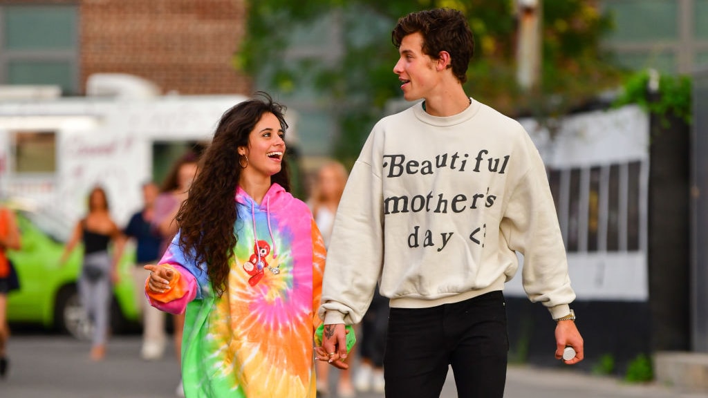 It's official: Camila Cabello en Shawn Mendes zijn een stel