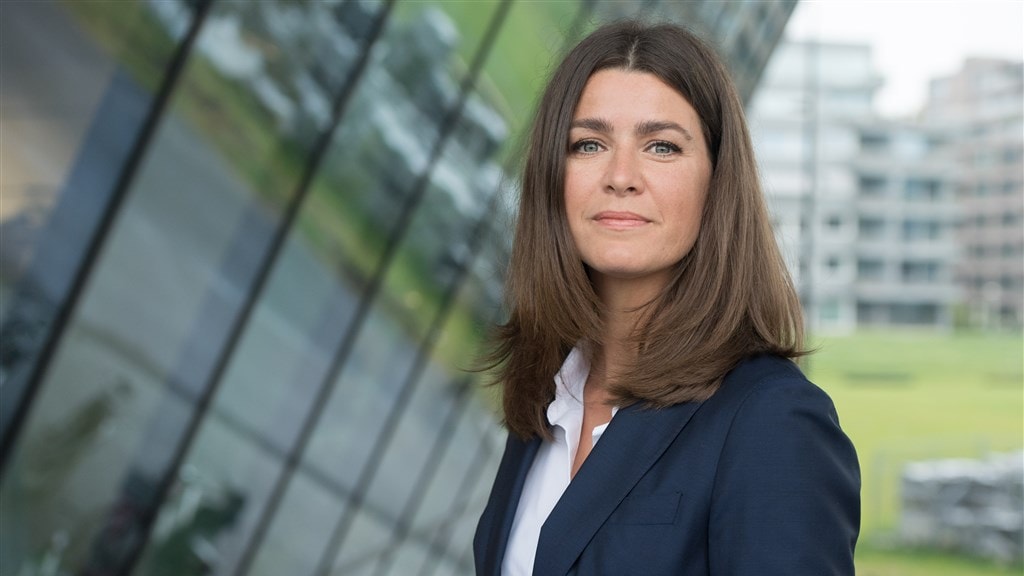 Merel Westrik mag op haar gemak talkshow maken van Linda