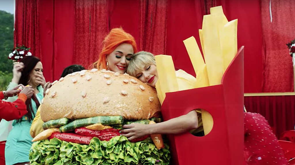 'Katy Perry nodigt Taylor Swift uit voor huwelijk'