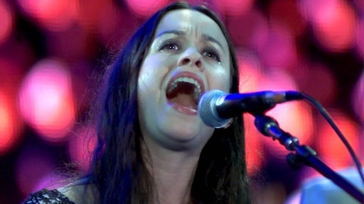 Alanis Morissette bevallen van zoontje