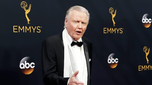 Vader Angelina Jolie: Trump beste president van deze eeuw