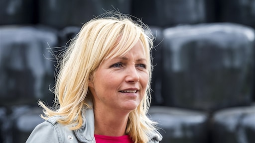 Koe neemt Yvon Jaspers te grazen: 'In mijn mond gepiest'