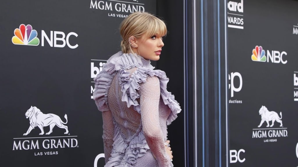 Taylor Swift skipt 'spelling is fun' in lied