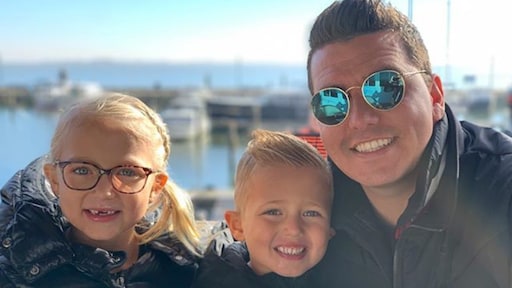 Zoontje Jan Smit blaast zes kaarsjes uit