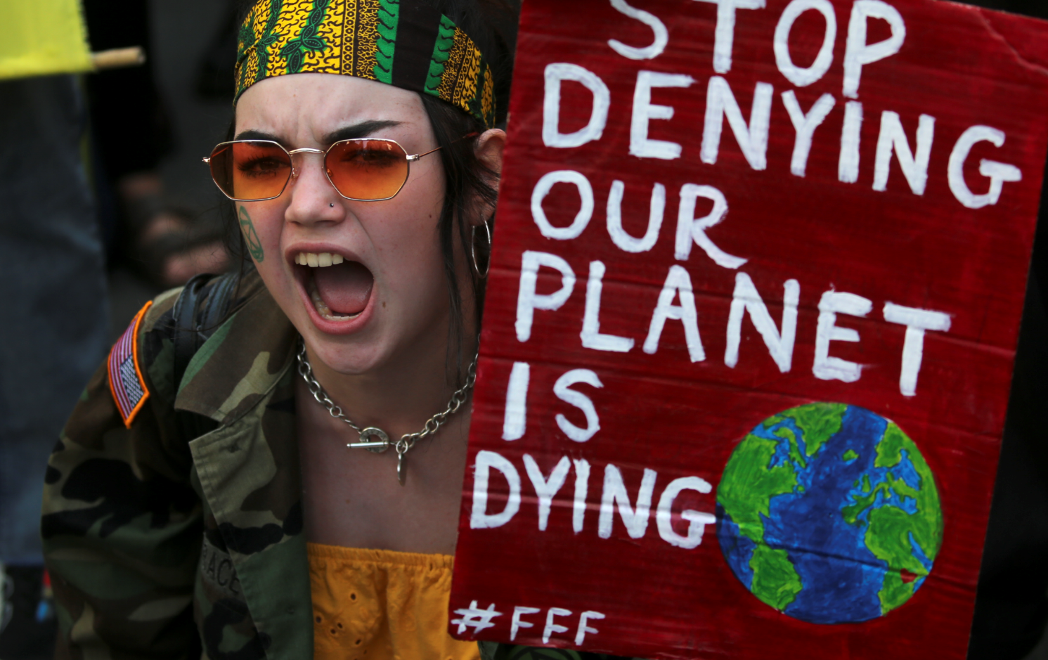 Op de grond liggen voor het klimaat: protesten tegen bosbranden Amazone