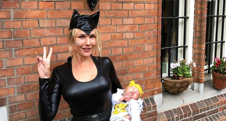 Kimberley Klaver showt haar figuurtje na zwangerschap