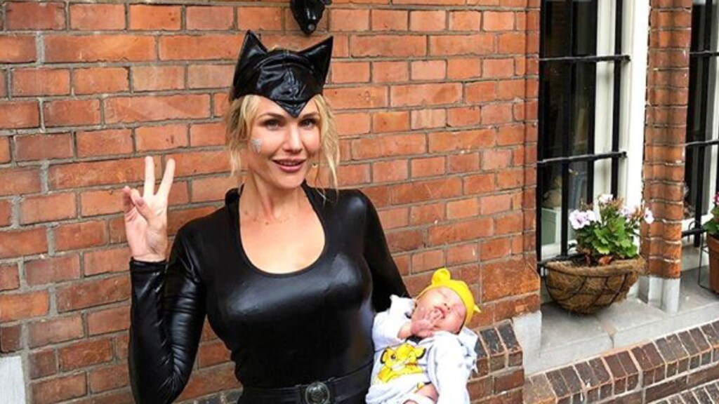 Kimberley Klaver showt haar figuurtje na zwangerschap