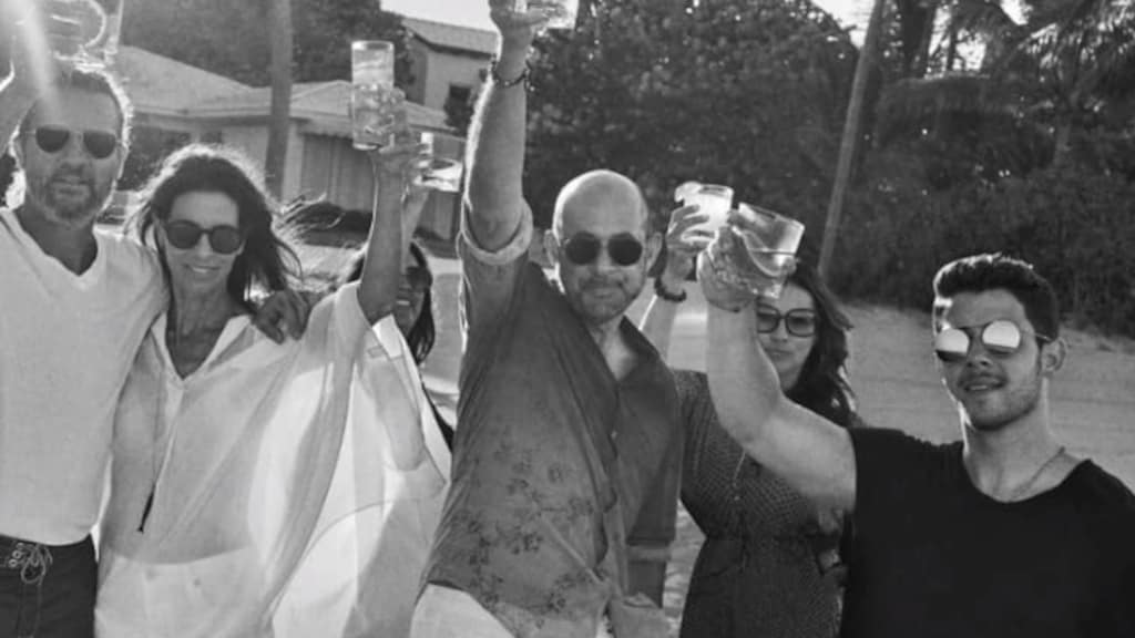 Cheers! Nick Jonas brengt eigen tequila op de markt