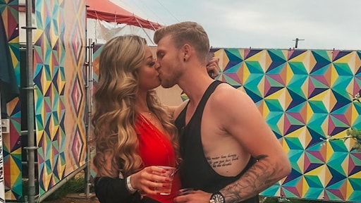 Temptation-Milou en Heikki nemen matchende tattoos