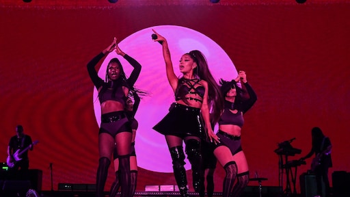Ariana Grande legt kritische fan het zwijgen op