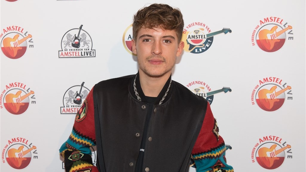 Lil' Kleine eet boetes als ontbijt