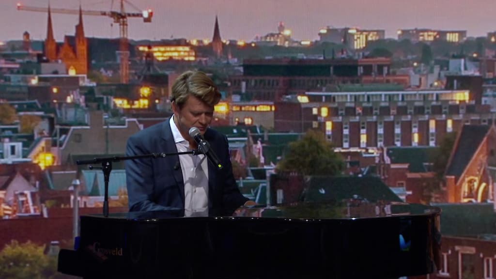 Beau sluit eerste show op unieke wijze af