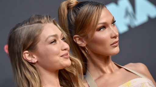 Bella en Gigi Hadid delen indrukwekkende beelden afscheid oma