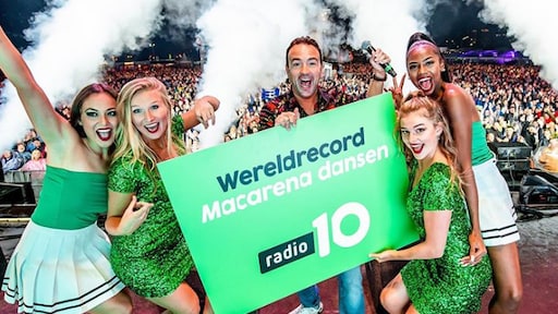 Gerard Ekdom verbreekt wereldrecord Macarena-dansen
