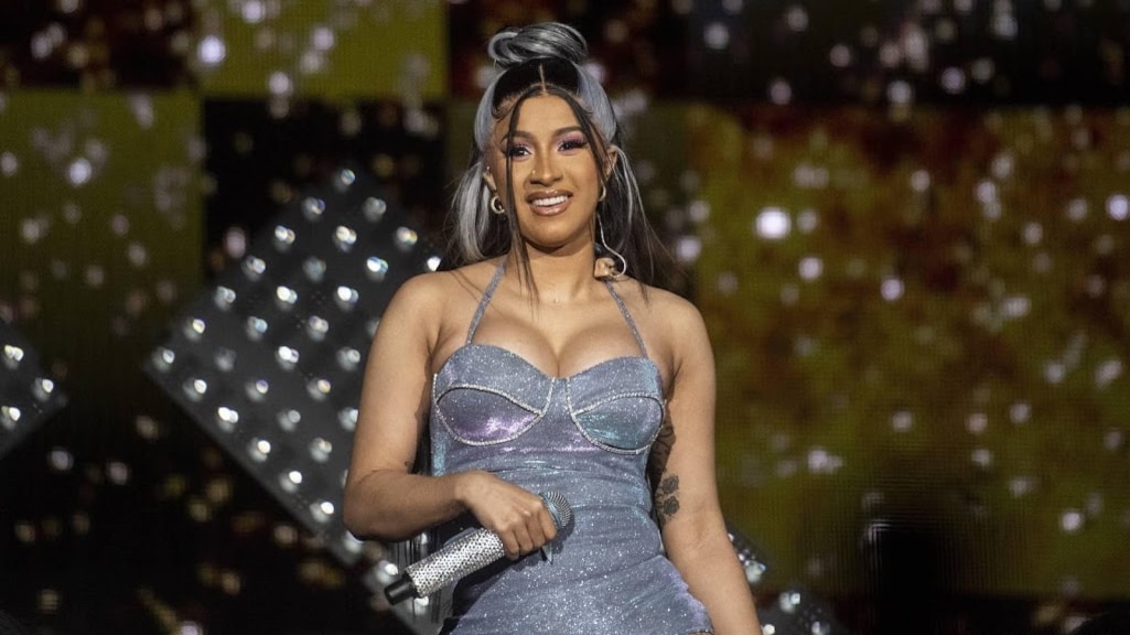Cardi B heeft het gehad met taboe rondom plastische chirurgie