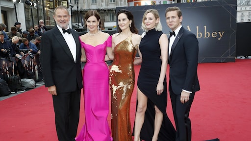 De cast van Downton Abbey loopt uit voor de première