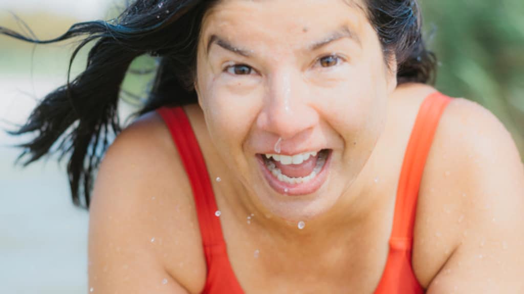 Susan: 'Zwemmen in ijskoud water verdooft mijn pijn'