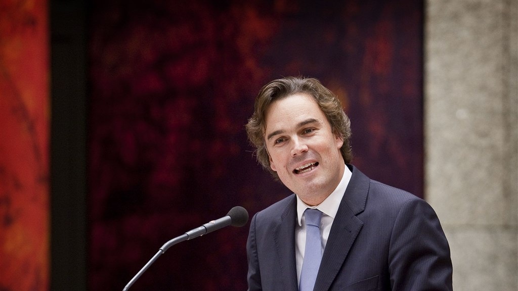 Minister Eurlings waarschuwde in 2008 voor een te snelle invoering van de bijzondere bromfiets