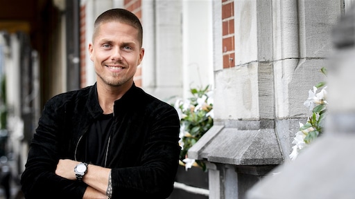 Huh? André Hazes heeft allemaal blote mannen op zijn telefoon