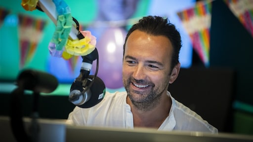 Gerard Ekdom raakt geëmotioneerd door Beatles-liedjes