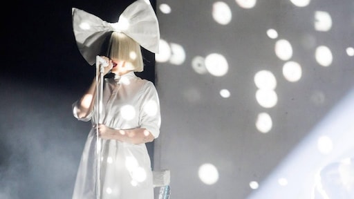 Zangeres Sia chronisch ziek