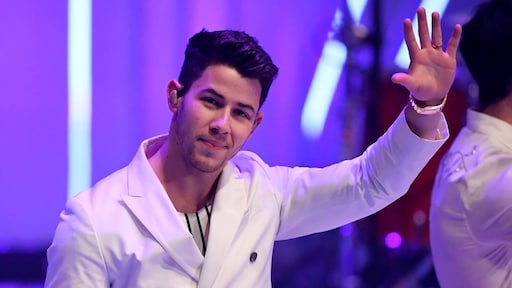 Ook Nick Jonas sluit zich aan als coach bij The Voice