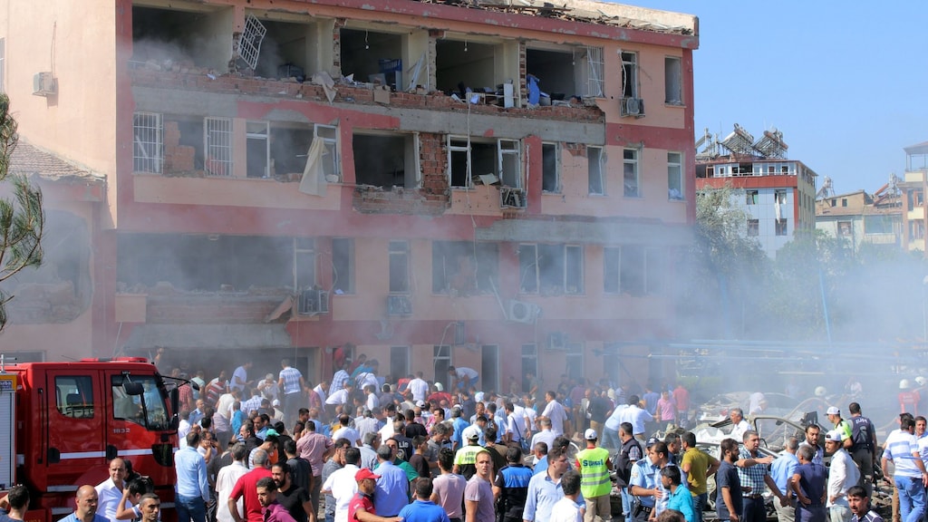 Drie doden bij aanslag in Turkije in 2016. Volgens de regering is de Koerdische PKK verantwoordelijk.