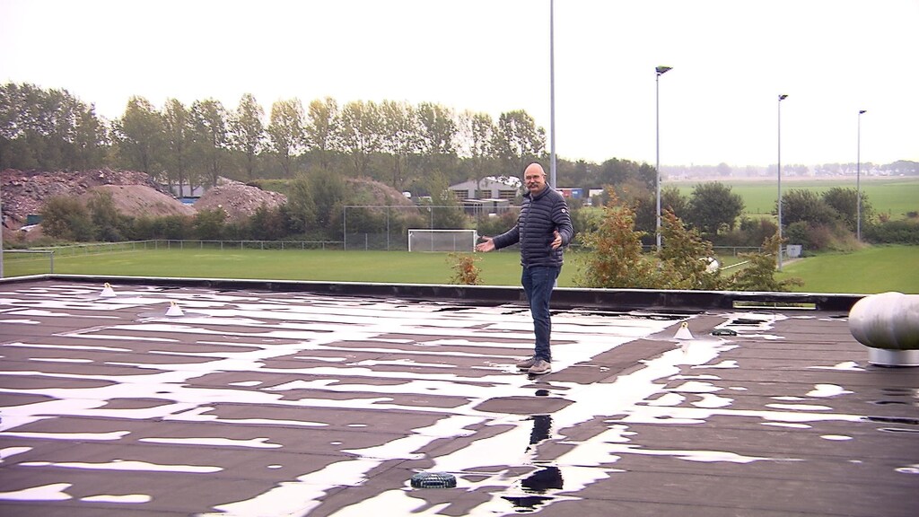 Op dit dak wil Van de Laan graag zonnepanelen leggen.