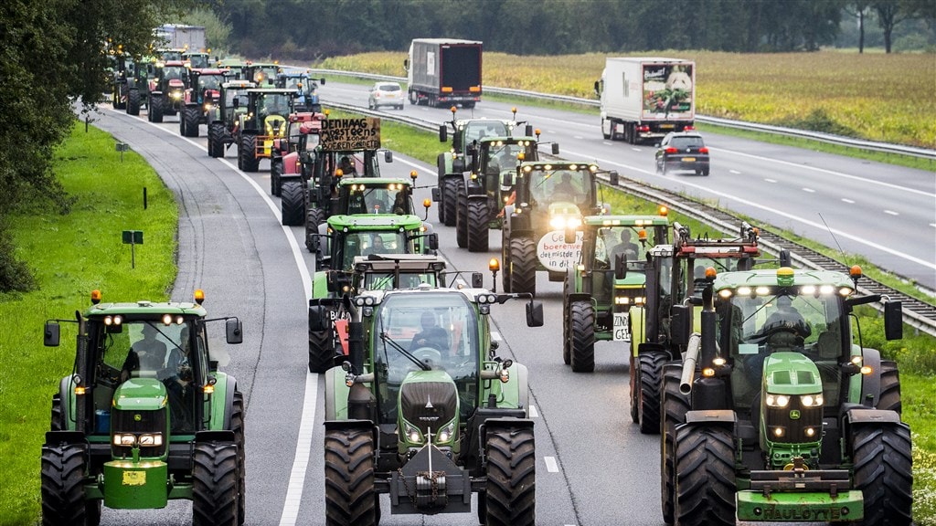 Tientallen trekkers op weg naar het Malieveld.