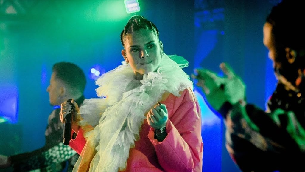 Famke Louise aan de slag als presentatrice