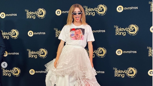 Dat is pas humor! Emma Wortelboer neemt zichzelf op de hak