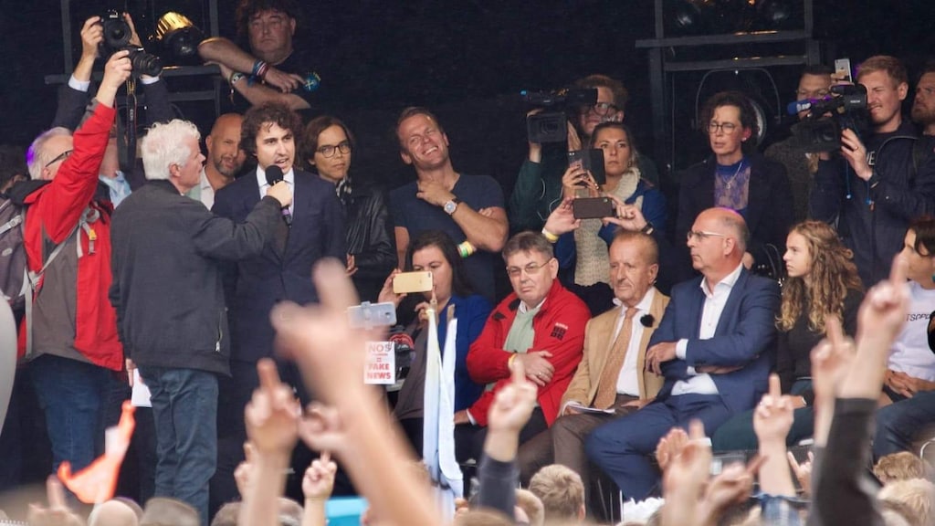 Klaver op het podium, in het midden Roland Verheij.