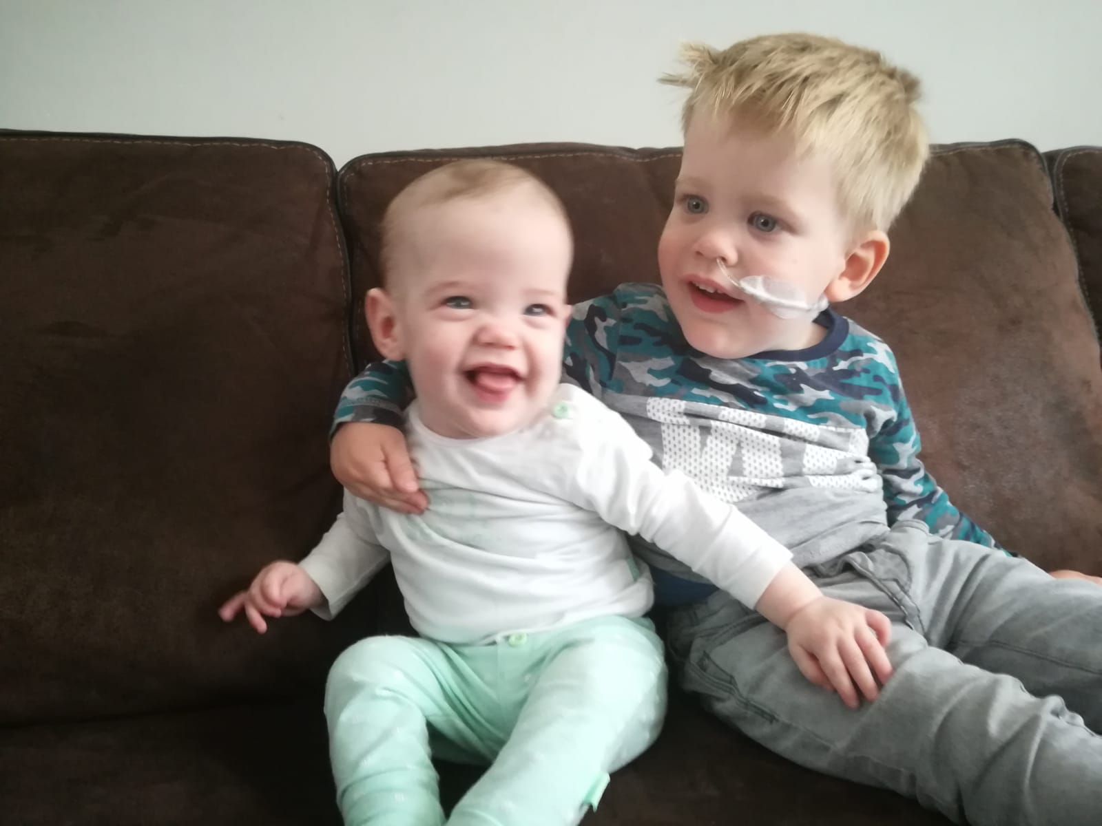 Veel hulp voor zieke Chloë (0) en Jason (2): 'Hij heeft nog maar twee jaar'