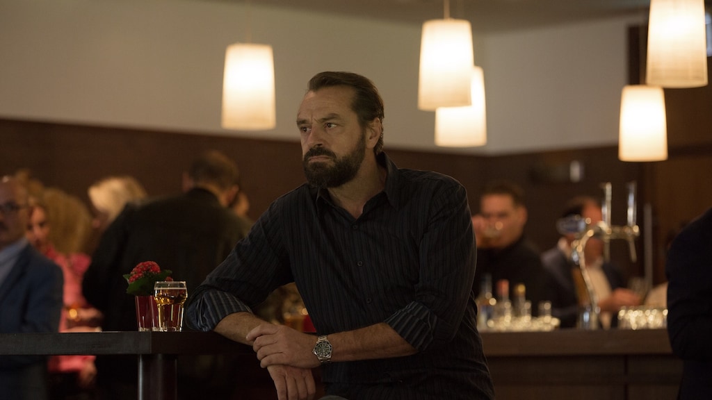 Undercover-acteur Tom Waes flink onder vuur na roekeloze actie