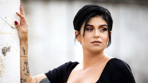 Roxeanne Hazes te naakt voor Facebook