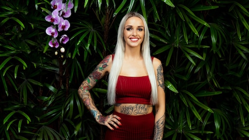 Nieuwe liefje Pommeline laat haar naam tatoeëren