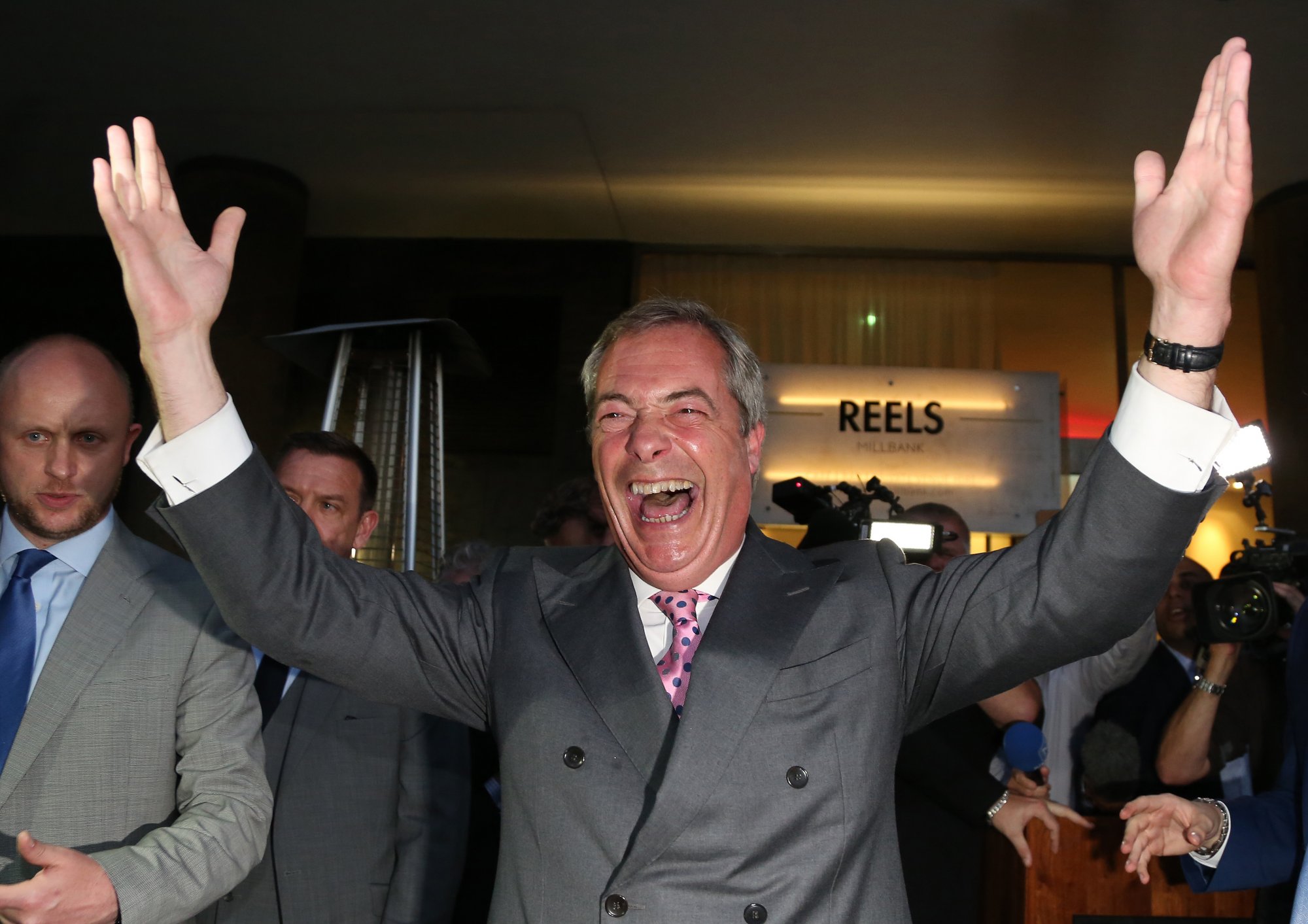24 juni 2016. 'Independence day', zo moet de dag van het referendum gaan heten als het aan Nigel Farage ligt. De kleurrijke euroscepticus is misschien wel hét gezicht van de 'brexiteers'.