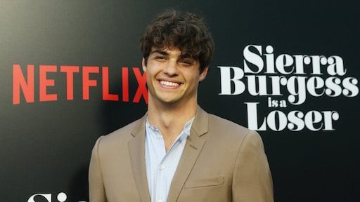 Oh no! Noah Centineo scheert zijn prachtige krullen af