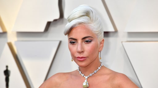 Lady Gaga schittert in shirt van de Wibra