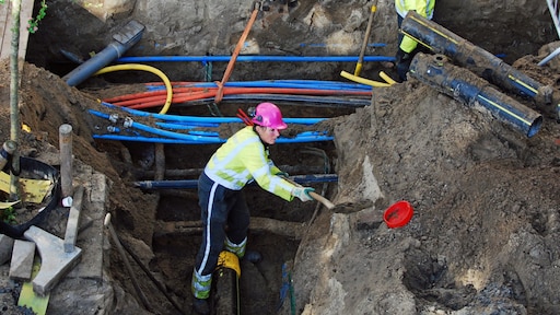 Toezichthouder: KPN vertraagt uitrol glasvezelnetwerk