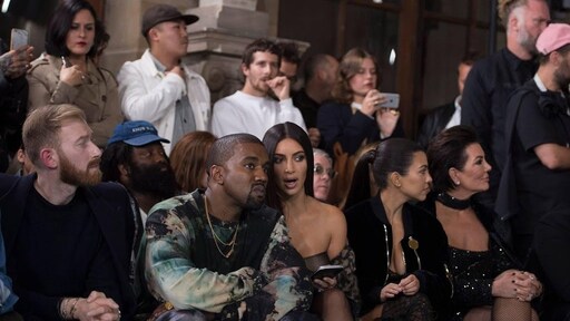 Kanye West doneert miljoen aan goede doelen voor jarige Kim