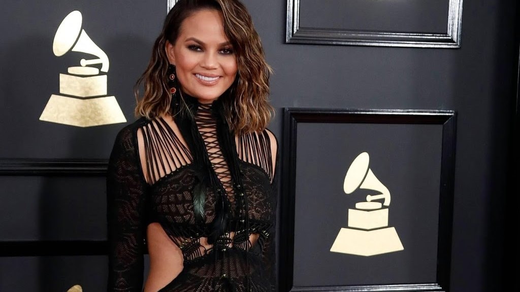 Chrissy Teigen zou best eens mensenvlees willen eten