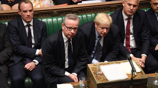 Johnson start verkiezingsstrijd: belooft belastingverlaging en schrapt no deal-brexit