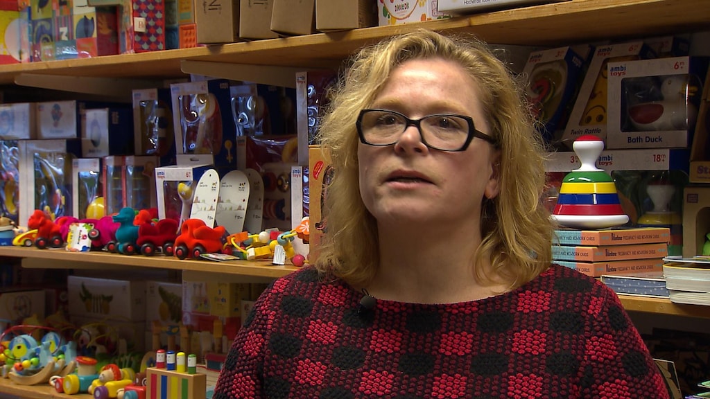 Isis Goldstein roept haar klanten op om te blijven kopen in haar winkel, anders gaat ze het niet redden.